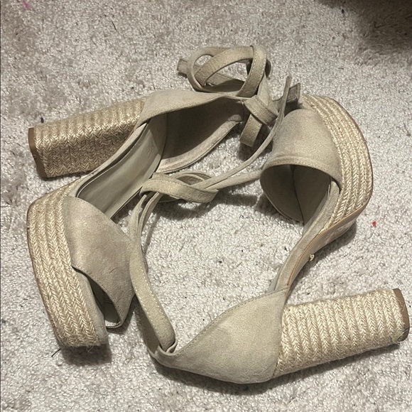 Aya Platform Heel in Tan
RAYE - Picture 3 of 5